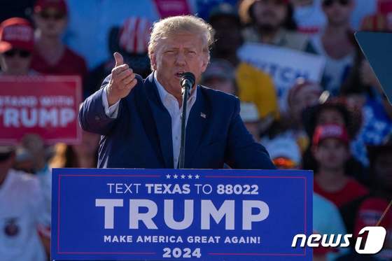 도널드 트럼프 전 미국 대통령이 지난 25일(현지시간) 텍사스주 웨이코에서 2024년 대통령 선거 출마에 대비한 유세를 하고 있다. © AFP=뉴스1 © News1 우동명 기자