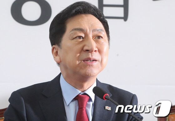 김기현 "법무장관 탄핵? 강도질 들통나자 경찰관에 책임 물어"