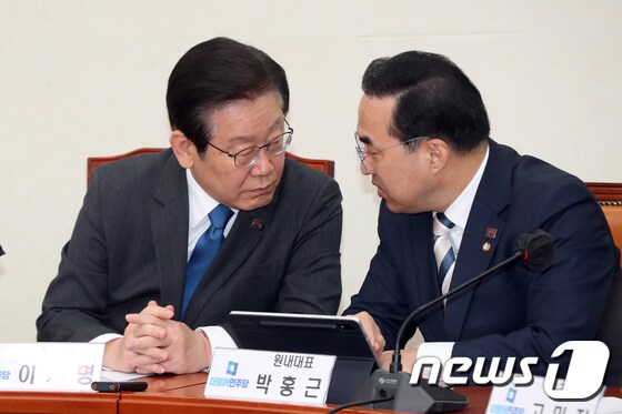 이재명 더불어민주당 대표와 박홍근 원내대표./뉴스1 © News1 황기선 기자
