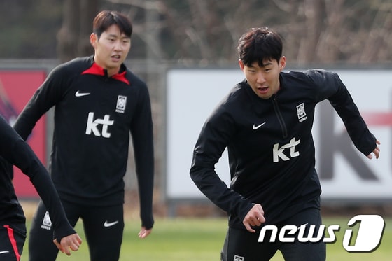 대한민국 축구 국가대표팀 손흥민(오른쪽)과 이강인./뉴스1 © News1 민경석 기자