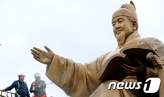 세종대왕 동상 2023.4.15/뉴스1 © News1 장수영 기자