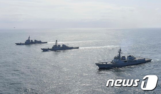 오른쪽부터 율곡이이함, 벤폴드함, 아타고함. (해군 제공) 2023.4.17/뉴스1