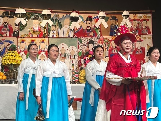 22일 오후 2시 서울 강남구 삼성동에서 열린 '민속극장 풍류'에서 열린 '서해안배연신굿 및 대동굿' 공연.© 뉴스1