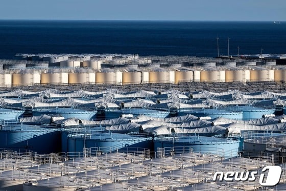 일본 후쿠시마현 오쿠마 소재의 제1 원자력 발전소에서 발생한 방사능 오염수들이 탱크에 저장돼 있다. © AFP=뉴스1 © News1 권진영 기자