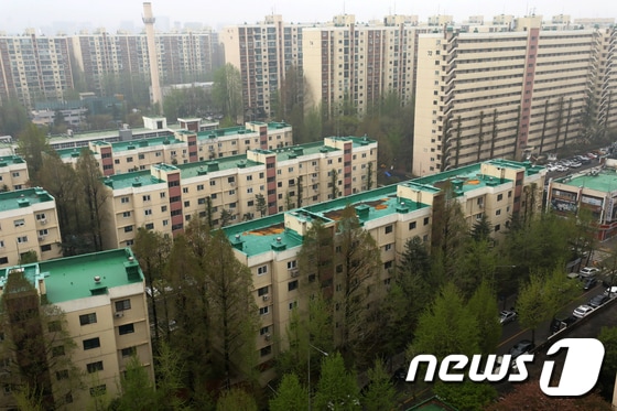  서울 강남구 압구정동 아파트 단지 모습. 2023.4.6/뉴스1 © News1 민경석 기자