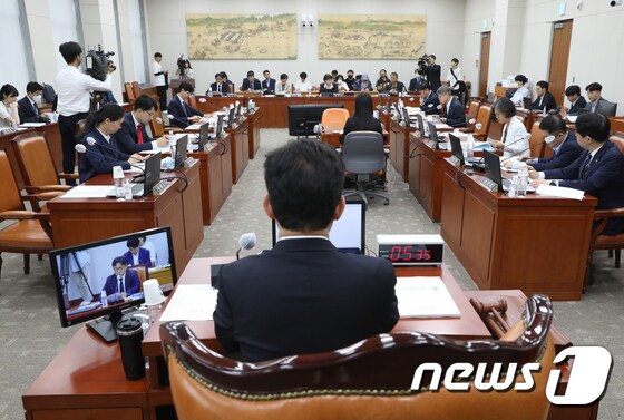 국회 교육위원회 전체회의가 진행되고 있다. /뉴스1 © News1 송원영 기자