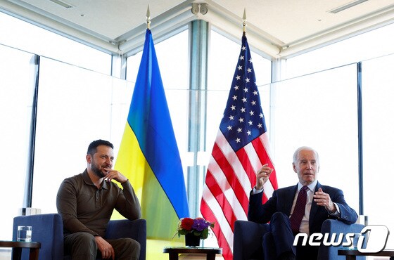 조 바이든 미국 대통령은 21일 히로시마에서 주요 7개국(G7) 정상회의를 계기로 볼로디미르 젤렌스키 우크라이나 대통령을 만나 회담을 하고 있다. © 로이터=뉴스1 © News1 최종일 기자