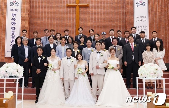경인여대 다문화 가정 합동결혼식 / 뉴스1
