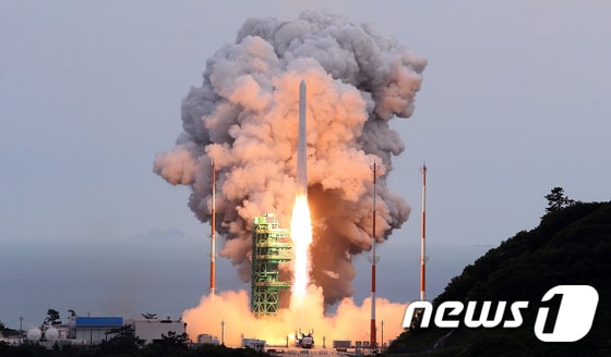 한국형 우주발사체 누리호(KSLV-Ⅱ)가 25일 오후 전남 고흥군 나로우주센터에서 발사되고 있다. 누리호는 2021년 10월21일 1차, 2022년 6월21일 2차 발사가 이뤄졌다. (항공우주연구원 제공) 2023.5.25/뉴스1 © News1 이재명 기자