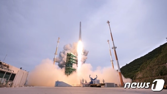 한국형 우주발사체 누리호(KSLV-Ⅱ)가 5월25일 오후 전남 고흥군 나로우주센터에서 발사되고 있다.  (항공우주연구원 제공) 2023.5.25/뉴스1 © News1 장수영 기자