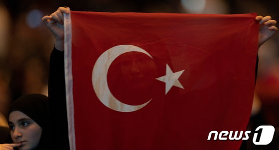 튀르키예 국기 2023.05.28. © 로이터=뉴스1 © News1 정윤영 기자