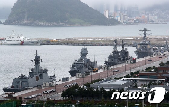 왼쪽부터 지난 29일 부산 남구 해군작전기지에 입항한 한국·호주 해군과 일본 해상자위대, 미국 해군함. 2023.5.29/뉴스1 © News1 윤일지 기자