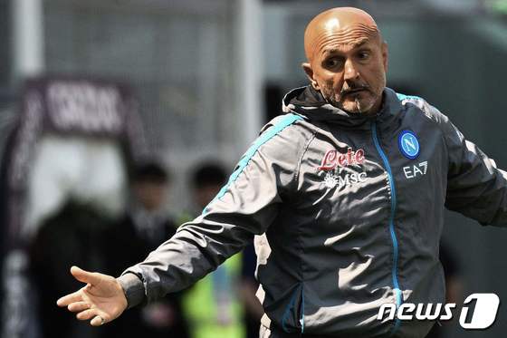 나폴리를 정상으로 이끈 루치아노 스팔레티 감독이 팀을 떠나 1년 동안 휴식을 취할 예정이다. © AFP=뉴스1