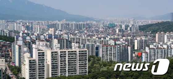 사진은 이날 서울 강북구, 도봉구 아파트 단지 모습. 2023.5.9/뉴스1 © News1 허경 기자