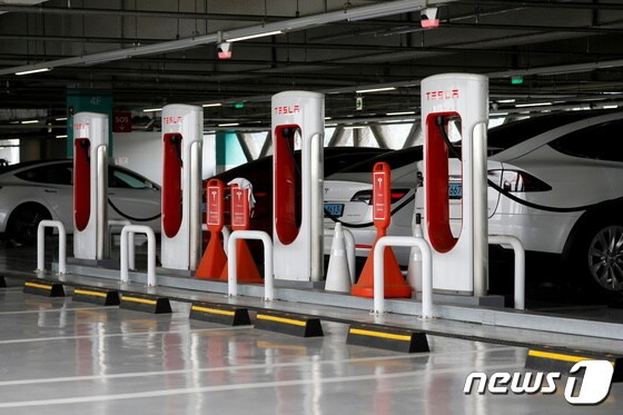 한국 하남시에 설치된 테슬라 충전소. © 로이터=뉴스1 © News1 박형기 기자