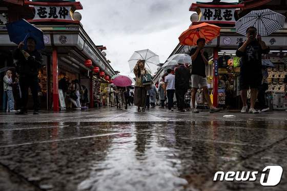 마와르 영향으로 많은 비가 내라고 있는 일본 © AFP=뉴스1