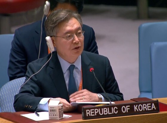 황준국 주유엔 한국대사 2일(현지시간) 북한 비확산 문제를 논의하기 위해 열린 유엔 안전보장이사회(안보리) 공개회의에서 발언을 하고 있다. 사진은 유튜브 화면 캡처.