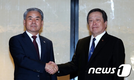 이종섭 국방부 장관(왼쪽)과 하마다 야스카즈 일본 방위상.2023.6.4/뉴스1 © News1 박지혜 기자