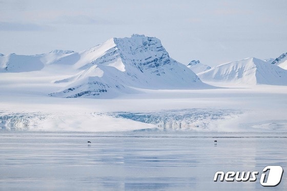 노르웨이 북부 스발바르 제도의 빙하. /2023.04.03 © AFP=뉴스1 © News1 권진영 기자