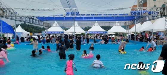 금산삼계탕 축제 현장에 설치된 어린이 물놀이 시설. / 2023.7.9. 뉴스1  백운석 기자