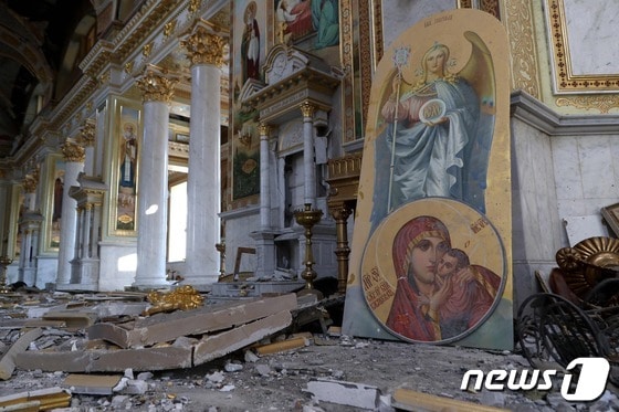 23일(현지시각) 우크라이나 오데사에서 러시아 군이 미사일 공습으로 '예수의 변모' 성당을 파괴했다. 2023.07.23/ © AFP=뉴스1 © News1 윤주영 기자