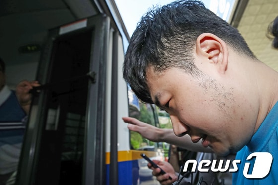신림동 흉기난동 피의자 조선이 검찰에 구속 송치되고 있다. (공동취재) 2023.7.28/뉴스1 © News1 유승관 기자