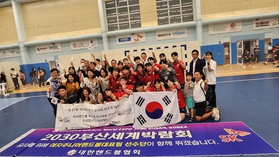 한국 여자 핸드볼 대표팀이 일본을 꺾고 여자주니어 선수권 조별리그 1위를 확정했다.(대한핸드볼협회 제공)