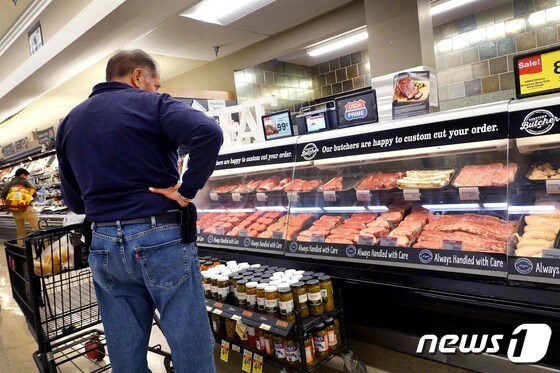 미국 일리노이주 시카고의 한 슈퍼마켓의 식료품 진열대. 2023. 8.9 © AFP=뉴스1