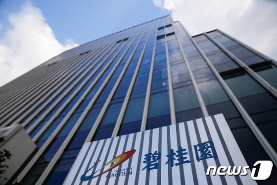 상하이에 위치한 컨트리 가든(중국명 벽계원) 센터 건물. 건물 아래 로고가 보인다. © 로이터=뉴스1 © News1 박형기 기자