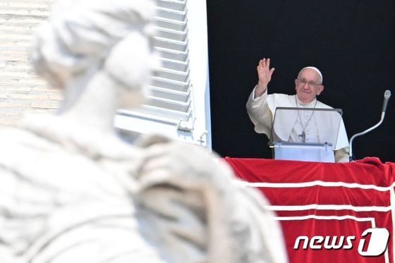 프란치스코 교황이 20일(현지시간) 바티칸에서 삼종기도를 인도하고 있다. 2023.08.20/뉴스1 © AFP=뉴스1 © News1 김민수 기자