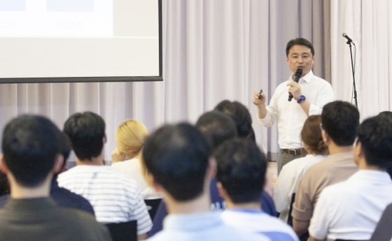 이광진 신임 대표이사가 취임사를 하고 있다. /사진제공 = 솔리티