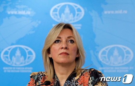 마리야 자하로바 러시아 외교부 대변인이 기자회견 연단에 서 있다. 2023.04.04/ © 로이터=뉴스1 © News1 권진영 기자
