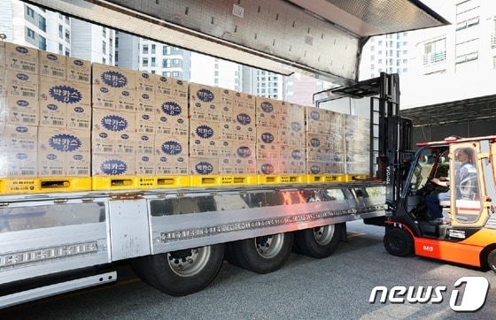 동아쏘시오그룹은 전북 부안군 새만금 일대에서 열리고 있는 '제25회 세계 스카우트 잼버리' 대회 현장에 피로회복제와 이온음료 등 1억원 상당의 물품을 긴급 지원한다고 밝혔다./동아쏘시오그룹 제공