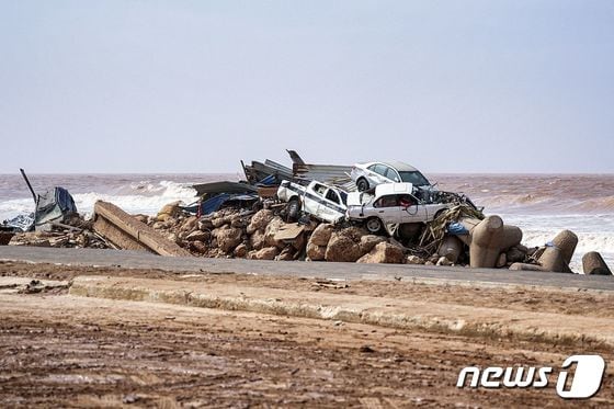 11일(현지시간) 태풍 대니얼로인해 북아프리카 리비아의 한 마을이 홍수에 잠겼다. 2023.09.11. © AFP=뉴스1 © News1 정윤영 기자