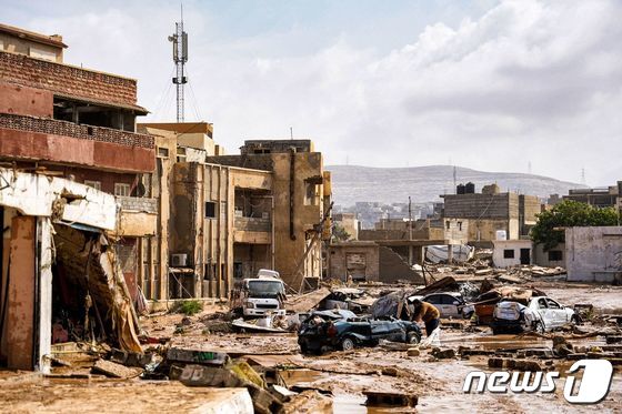 11일(현지시간) 태풍 대니얼로인해 북아프리카 리비아의 한 마을이 홍수에 잠겼다. 2023.09.11. © AFP=뉴스1 © News1 정윤영 기자