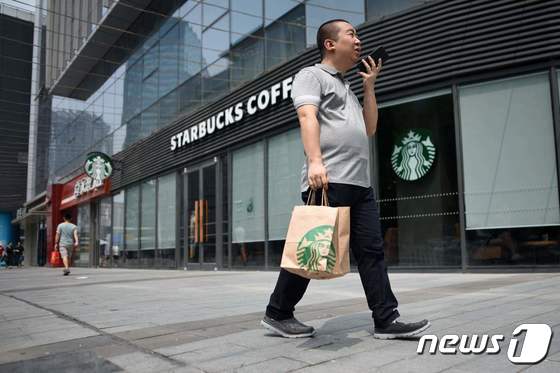 중국 베이징에 위치한 스타벅스 매장. © AFP=뉴스1