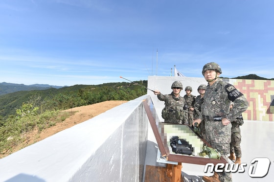 김승겸 합참의장이 24일 육군 7사단 예하 최전방 GOP대대를 찾았다. (합참 제공)