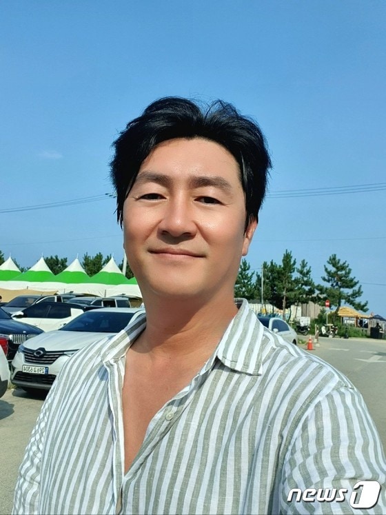 지난 23일 양양 현북면 중광정리 서비비치에서 만난 박준규 대표.