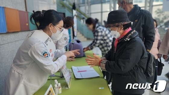 울산대학교병원은 안전한 병원 환경 조성을 위해 제17회 감염관리 주간행사를 개최했다고 11일 밝혔다.(울산대학교병원제공)