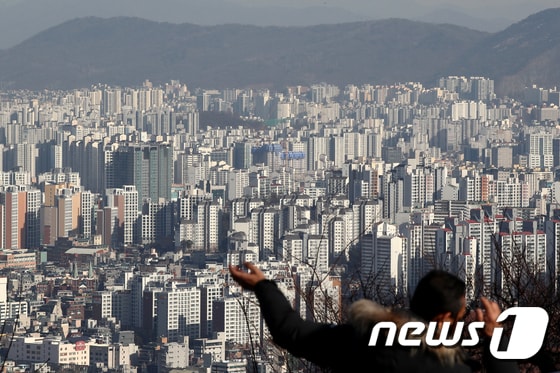 16일 서울 남산에서 바라본 아파트 단지 모습. 2024.1.16/뉴스1 © News1 이광호 기자