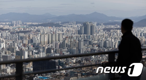 서울 남산에서 바라본 아파트 단지 모습.© News1 이재명 기자
