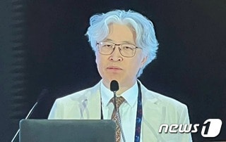 박철웅 대전우리병원 대표병원장이 ASSICON(아시콘) 2024에서 강연을 하고 있다.(대전우리병원 제공)/뉴스1
