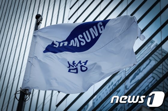 지난 22일 서울 삼성전자 서초사옥에 깃발이 휘날리고 있다. 2024.1.22/뉴스1 © News1 안은나 기자