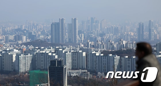 서울 남산에서 바라본 아파트 단지 모습. 2024.1.30/뉴스1 © News1 김명섭 기자