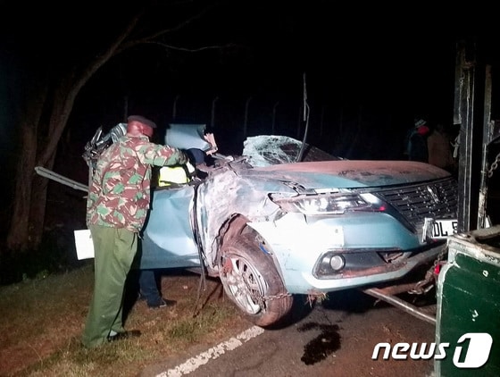 경찰이 킵텀의 사고 차량을 살펴보고 있다. © 로이터=뉴스1 © News1 박형기 기자