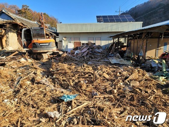 농촌 빈집 철거 장면(자료사진)./뉴스1