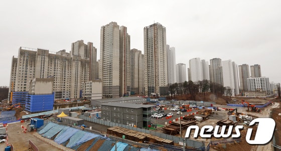 올해 2월 서울 강동구 둔촌주공 재건축 건설현장. 2024.2.21/뉴스1 © News1 장수영 기자