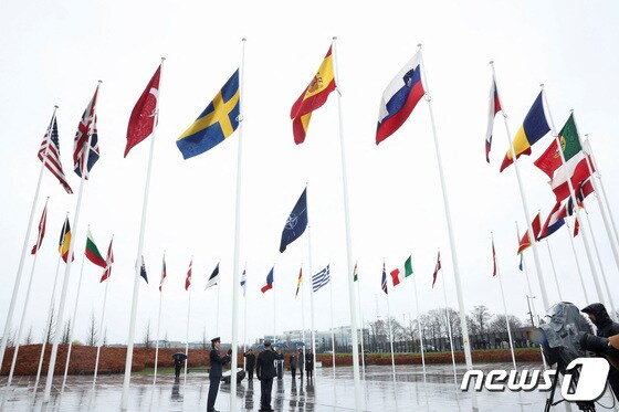 11일(현지시간) 벨기에 브뤼셀에 위치한 북대서양조약기구(NATO·나토) 본부 건물에 32번째 회원국인 스웨덴의 국기가 걸렸다. 2024.3.11 © 로이터=뉴스1 © News1 강민경 기자