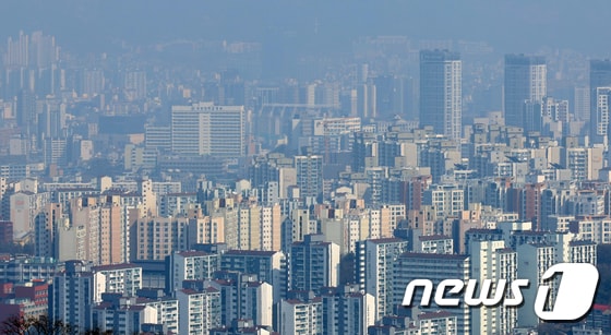  남산에서 바라본 아파트 모습. 2024.3.14/뉴스1 © News1 김명섭 기자
