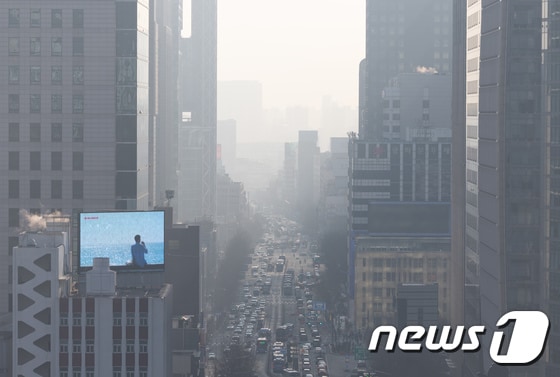 서울 도심이 뿌옇게 보이고 있다. 2024.3.15/뉴스1 © News1 이재명 기자